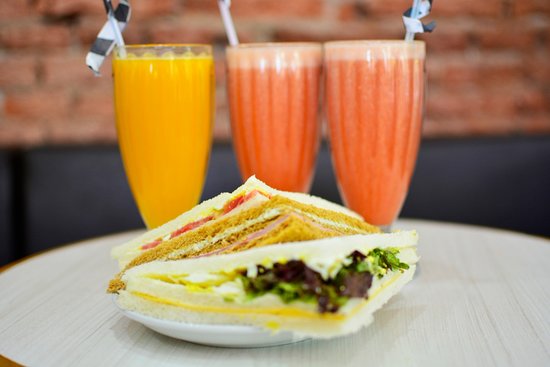licuado y sandwich